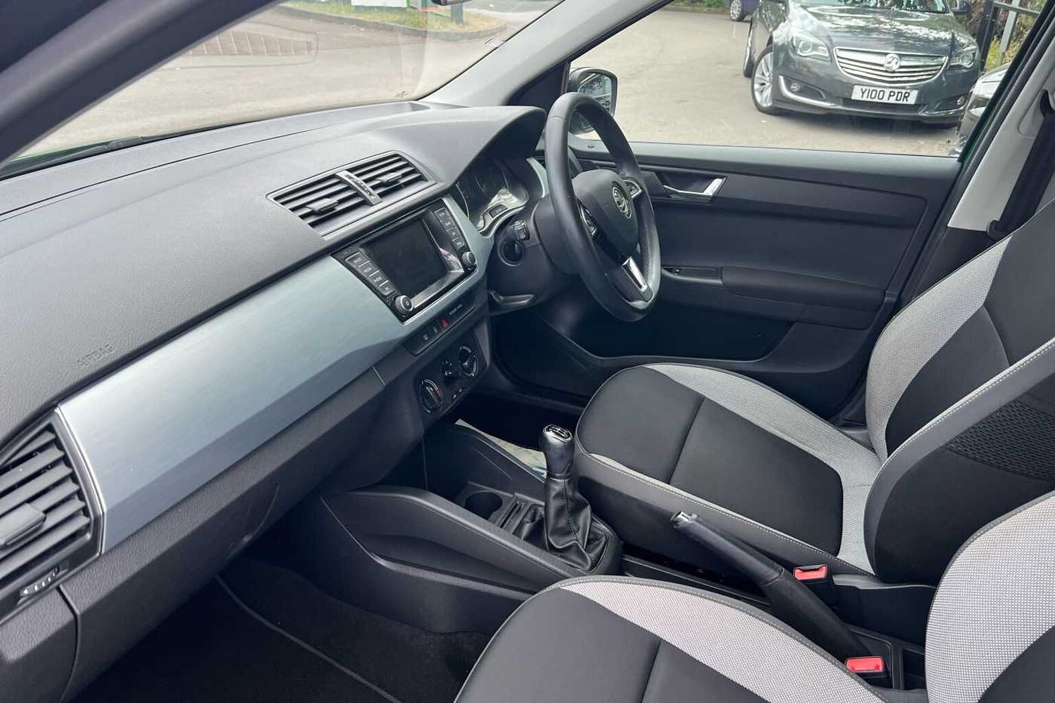 SKODA FABIA 1.0 MPI Colour Edition 5dr
